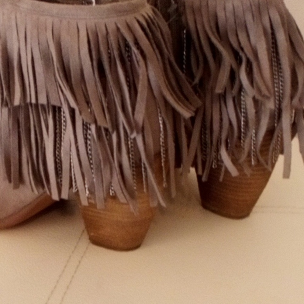 Fringe Ankle Boots - Gray with silver chain details unique - Picture 4 of 11